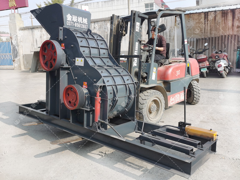 中型雙級粉碎機(jī)設(shè)備發(fā)貨圖片