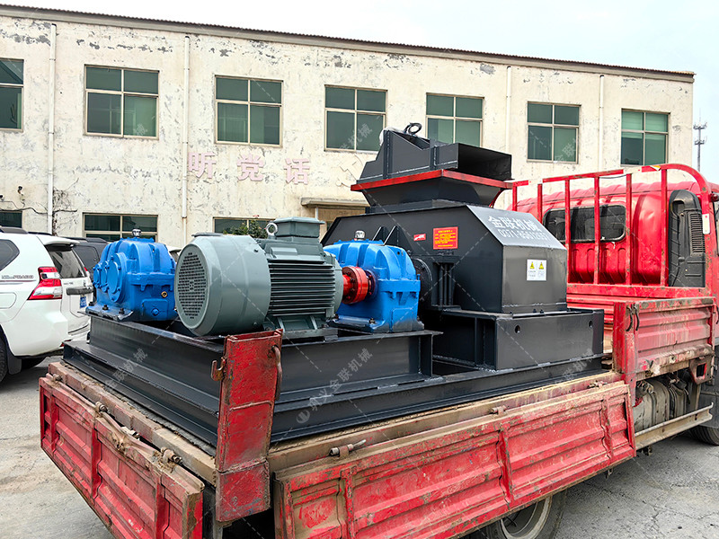 2pg500*750對(duì)輥破碎機(jī)發(fā)往廣東佛山破碎石英砂